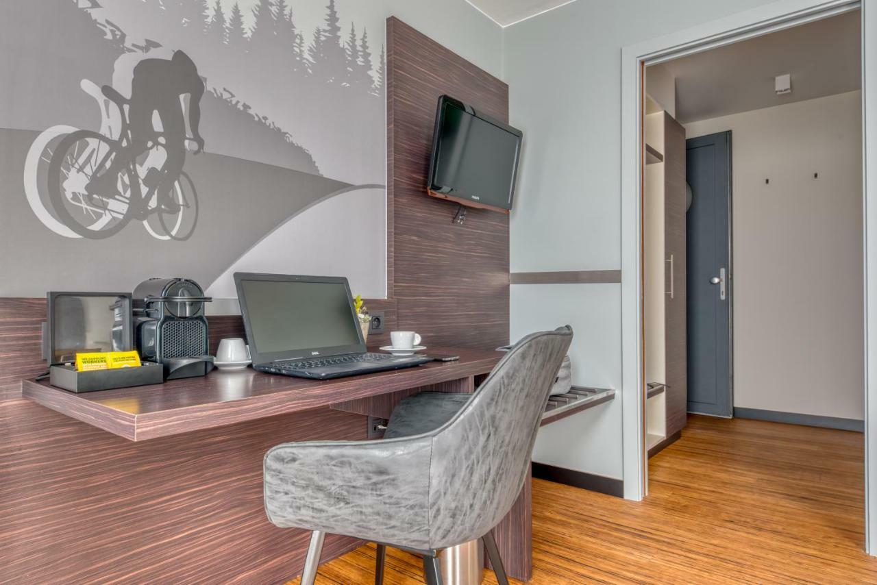 Le Merceny Motel Bastogne Room photo